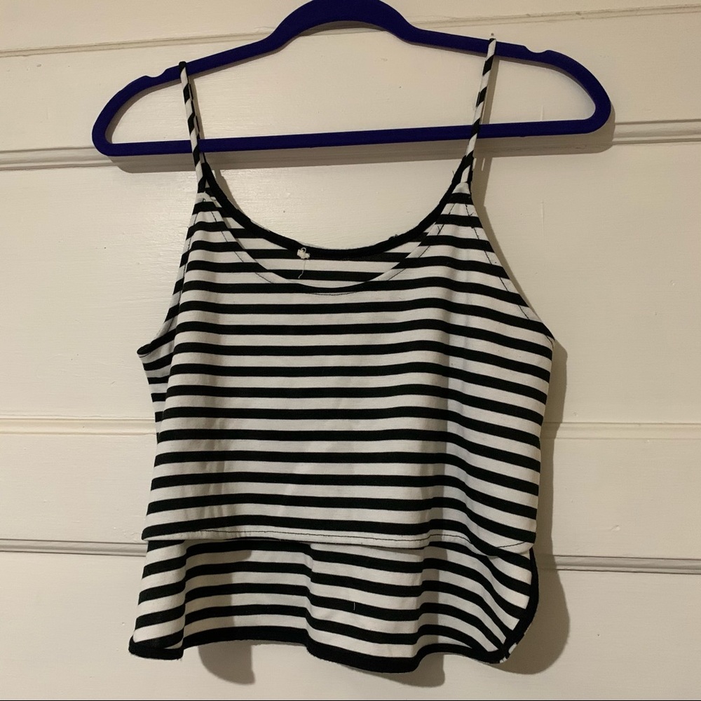 💙 Black and White Striped Crop Top